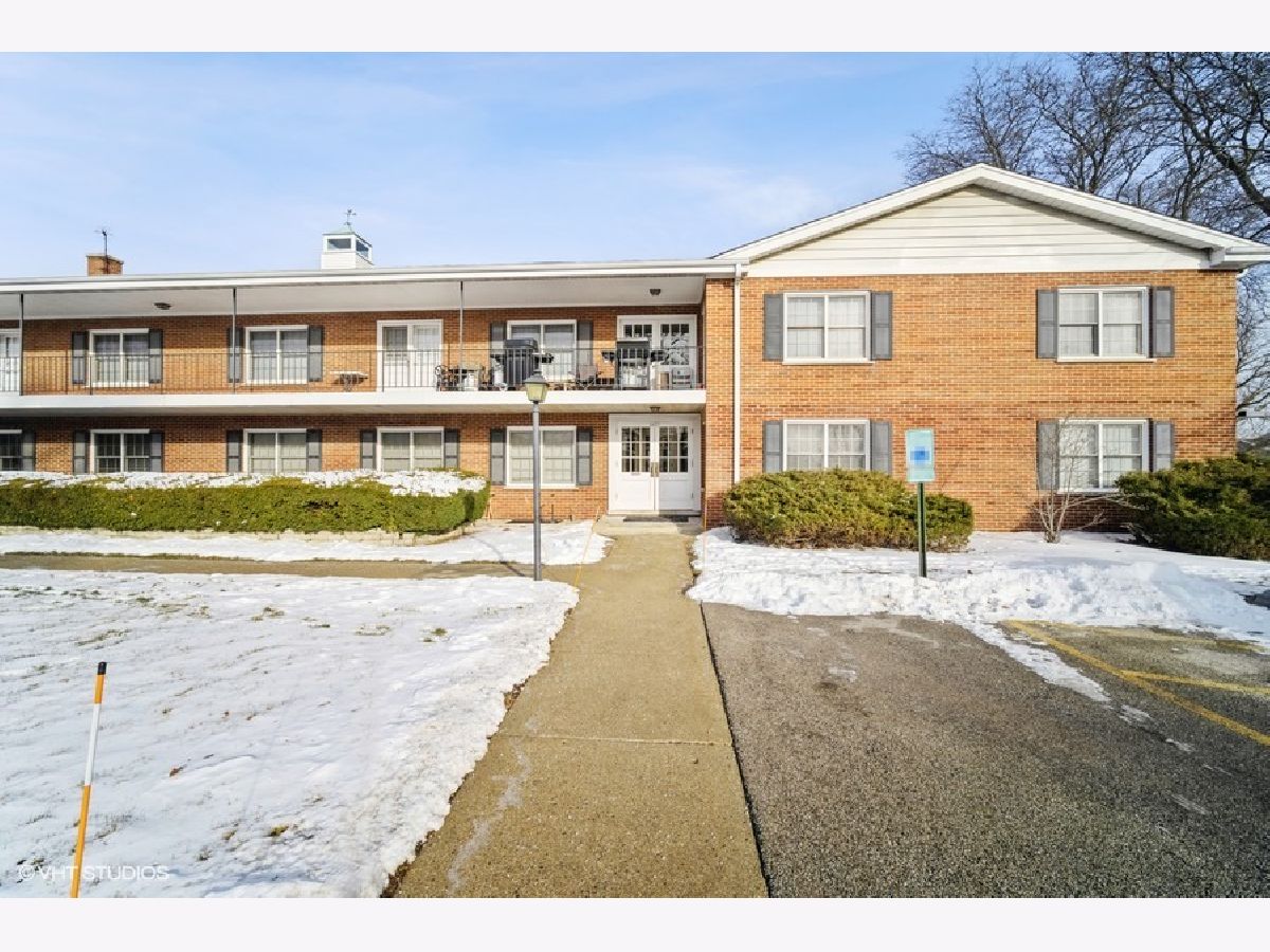 Condominiums Sold Cambridge Court Northbrook Illinois, 2812 Dundee