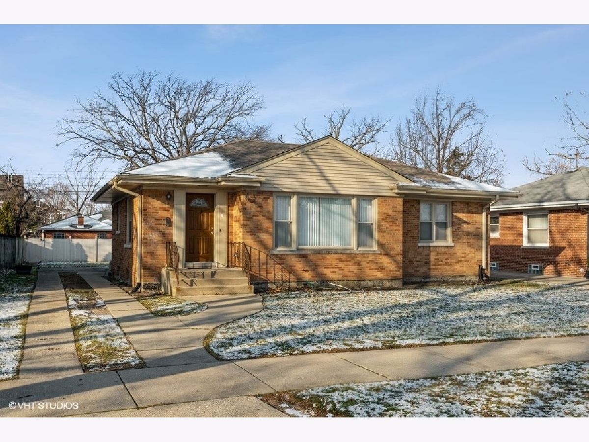 Homes & Condominiums Rented Sauganash Park Chicago Illinois, 6322 Kedvale