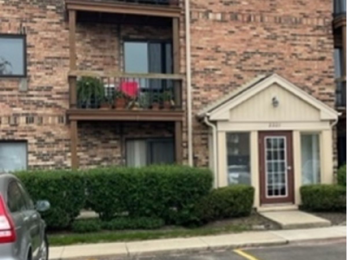 Condominiums Rented Rosewood Arlington Heights Illinois, 2221 Nichols