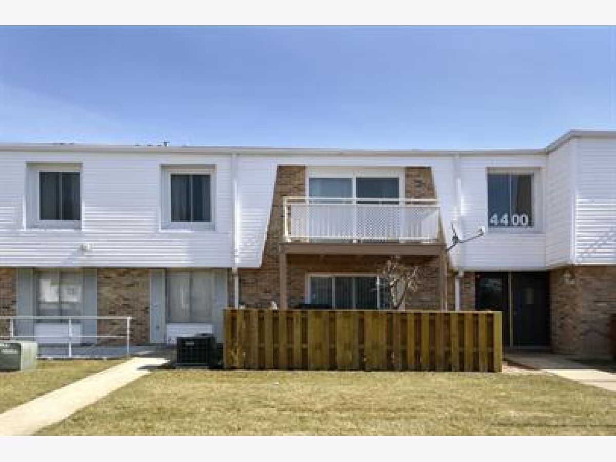 Condominiums Rented Kings Walk Rolling Meadows Illinois, 4400 Euclid