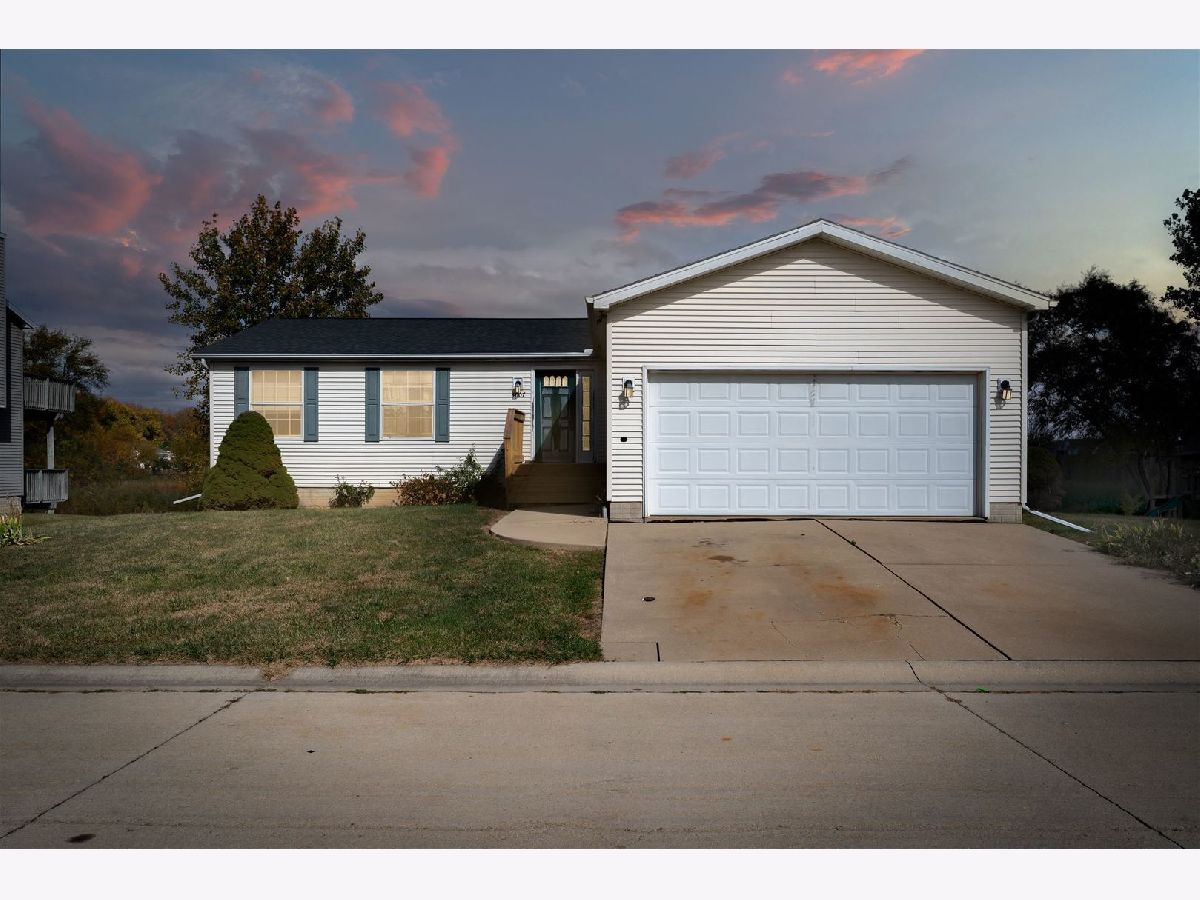 Homes & Condos & Townhomes Sold Beich Place Bloomington Illinois, 3007 Geranium