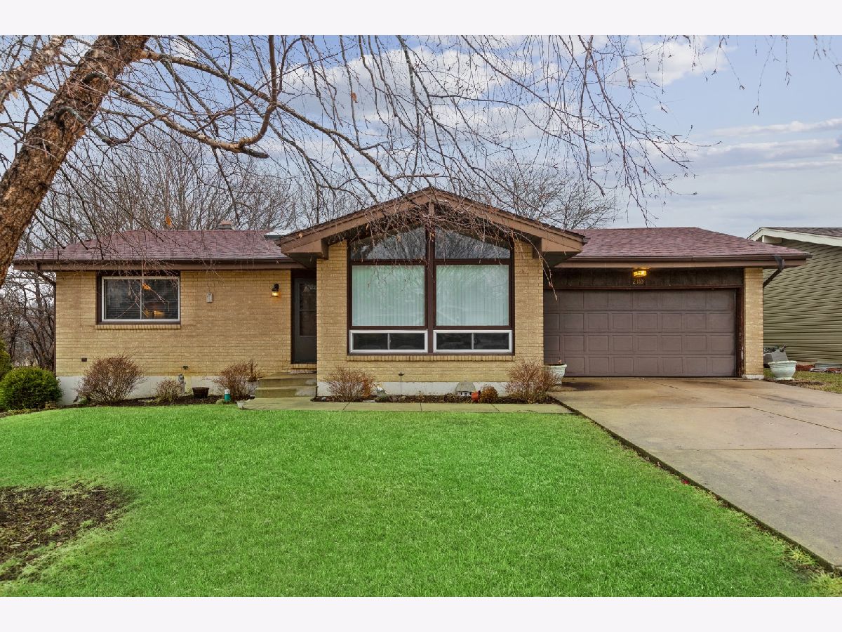 Homes Rented Seven Hills Lindenhurst Illinois, 2310 Green Tree