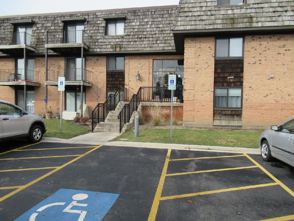 Condominiums Sold Arbors Buffalo Grove Illinois, 1 Oak Creek
