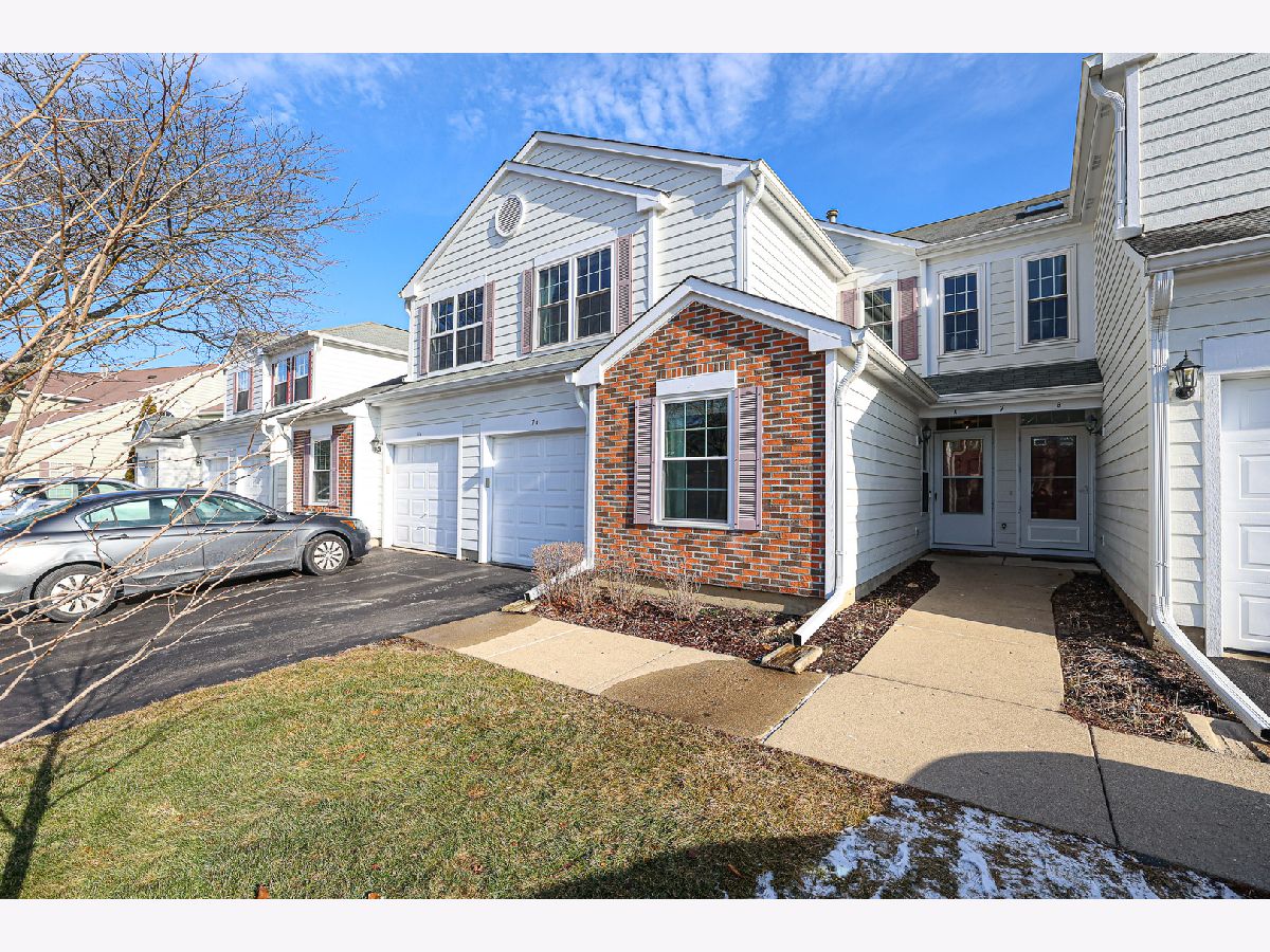 Manors Of Oak Knoll Streamwood IL, Townhomes & Condos & Homes For Sale