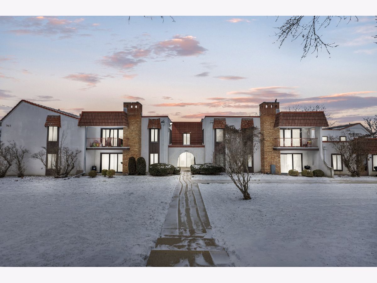 Condominiums Sold Spanish Courts Glendale Heights Illinois, 743 Fullerton