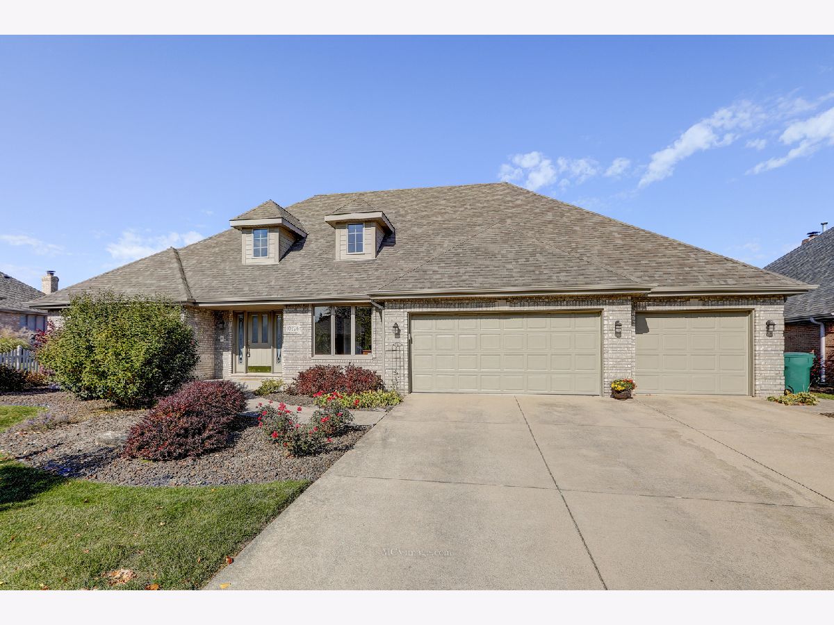 Homes Sold Deer Point Estates Orland Park Illinois, 10726 White Tail Run
