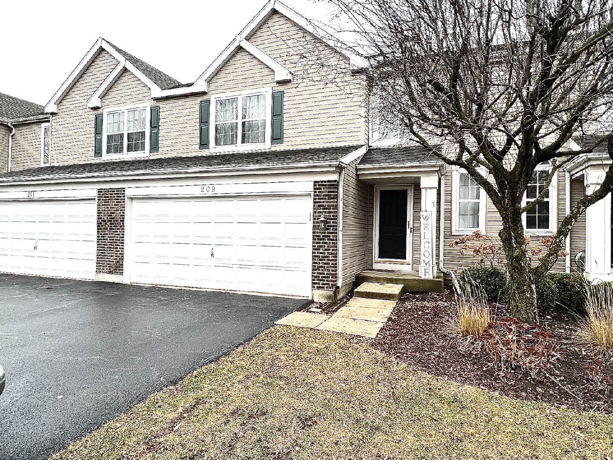 Townhomes Rented Mistwood Crystal Lake Illinois, 209 Mistwood