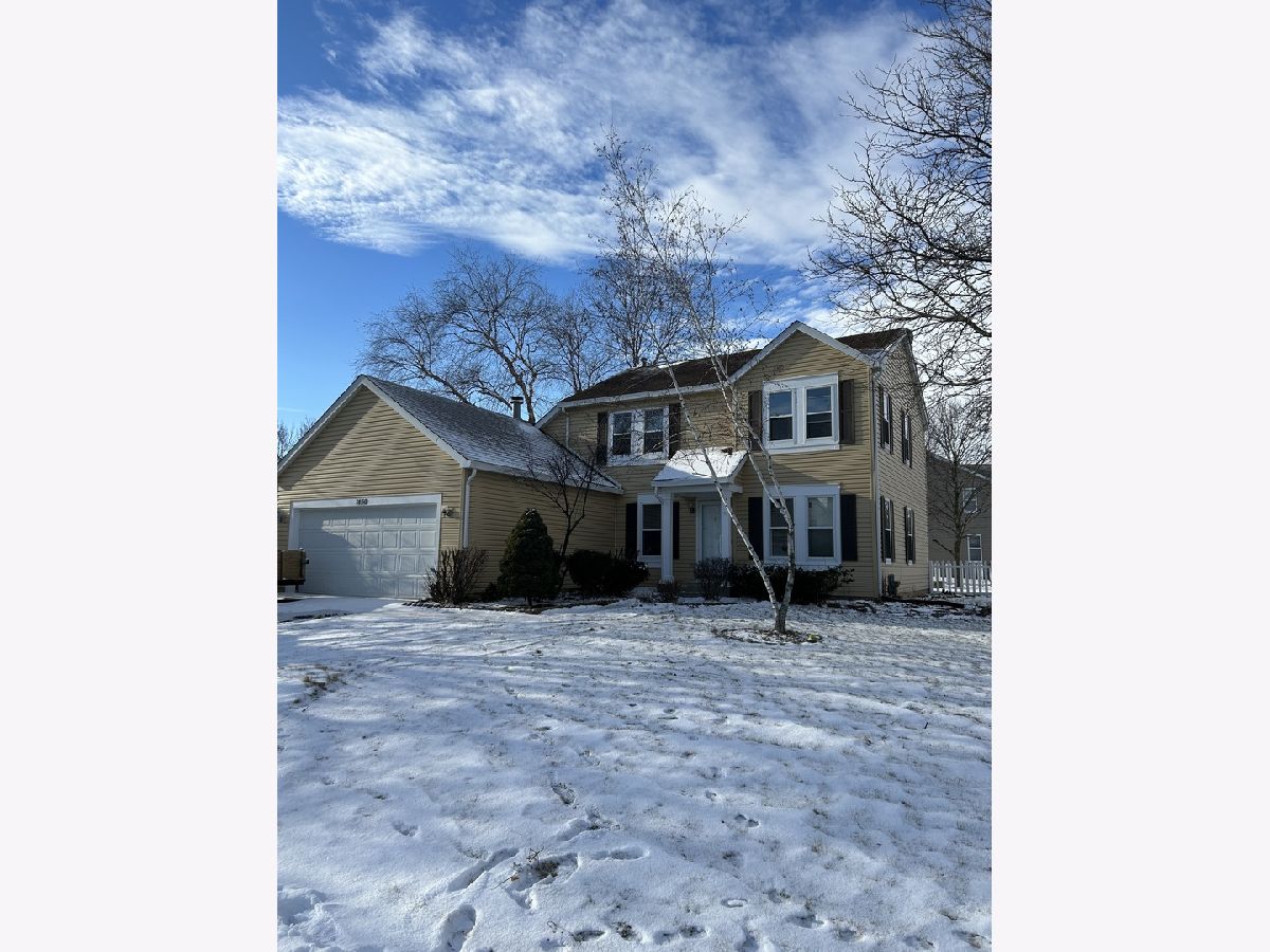Homes Rented Woodbridge South Elgin Illinois, 1450 Walnut Creek