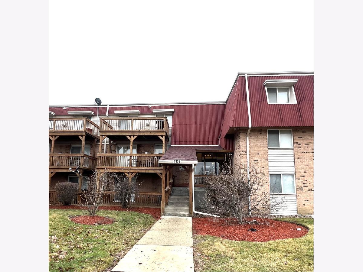 Condominiums Rented Linden Woods Aurora Illinois, 1875 Tall Oaks