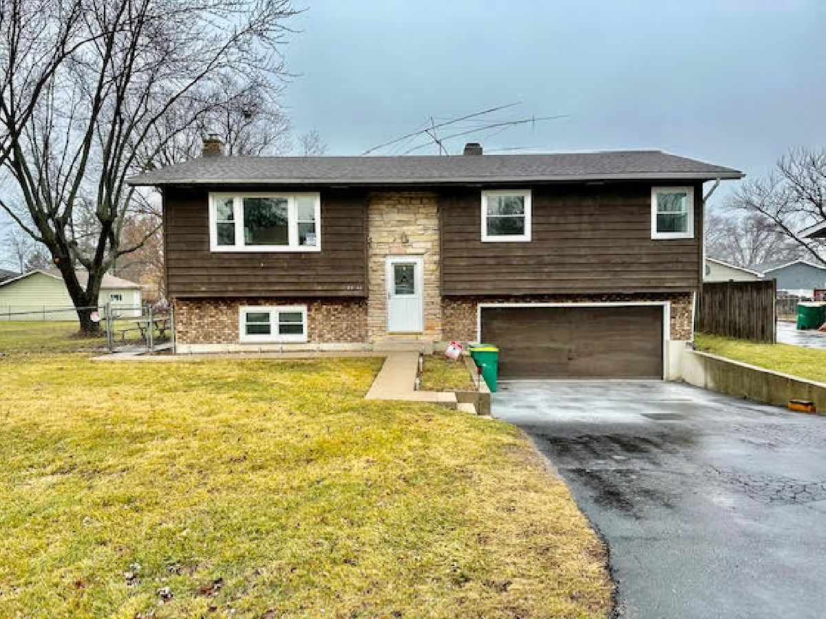 Homes & Condos & Townhomes Rented Fox Lake Hills Lake Villa Illinois, 25640 Glade