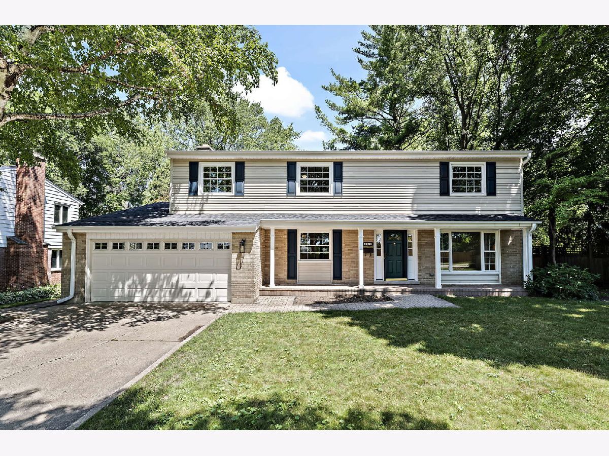 Homes Rented West Terrace Lake Bluff Illinois, 404 Witchwood