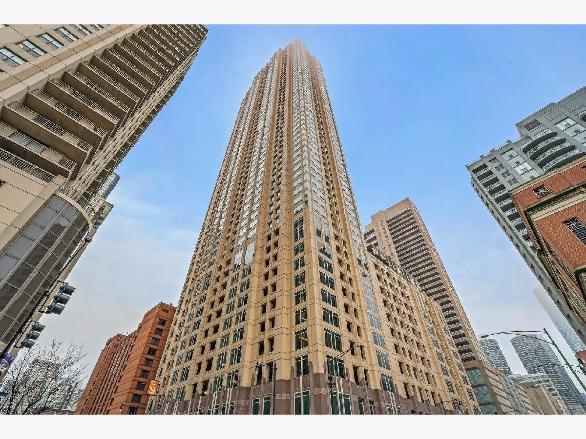Condos & Townhomes Sold Millenium Centre Chicago Illinois, 33 Ontario