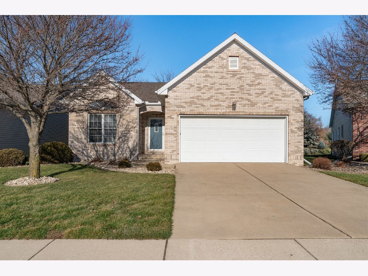 Homes & Condos & Townhomes Sold Ireland Grove Bloomington Illinois, 67 Crista Ann