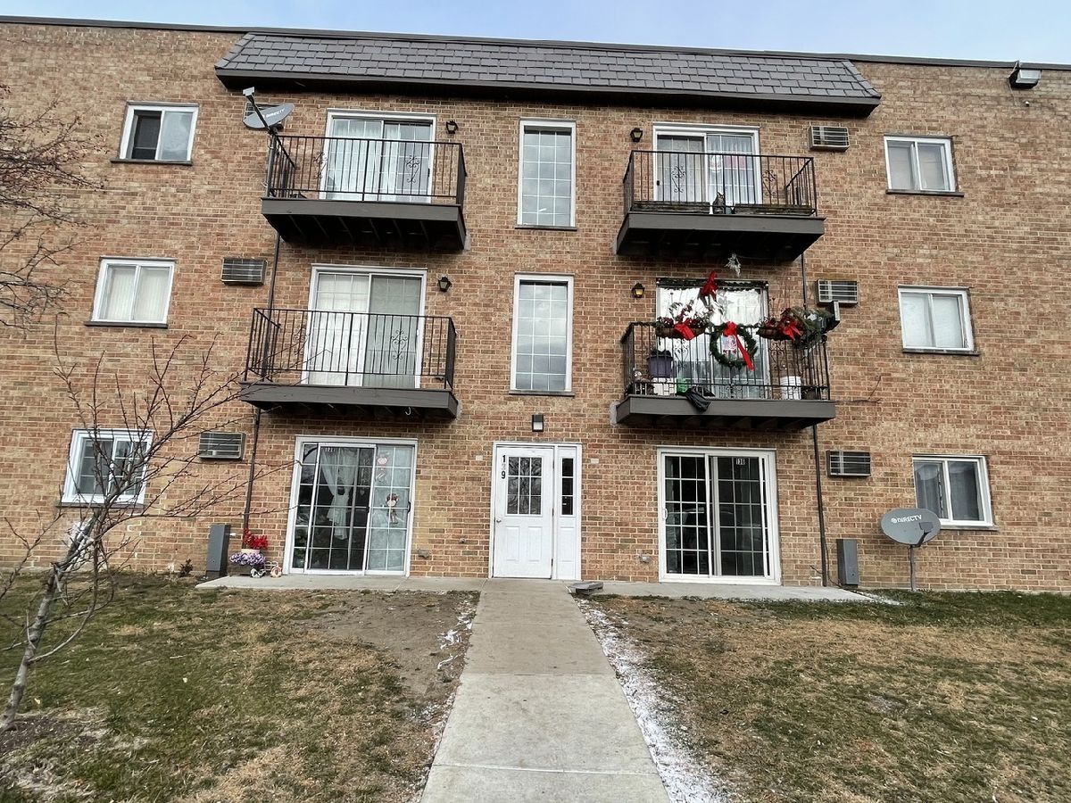 Condominiums Sold Carolshire Carol Stream Illinois, 139 Elk