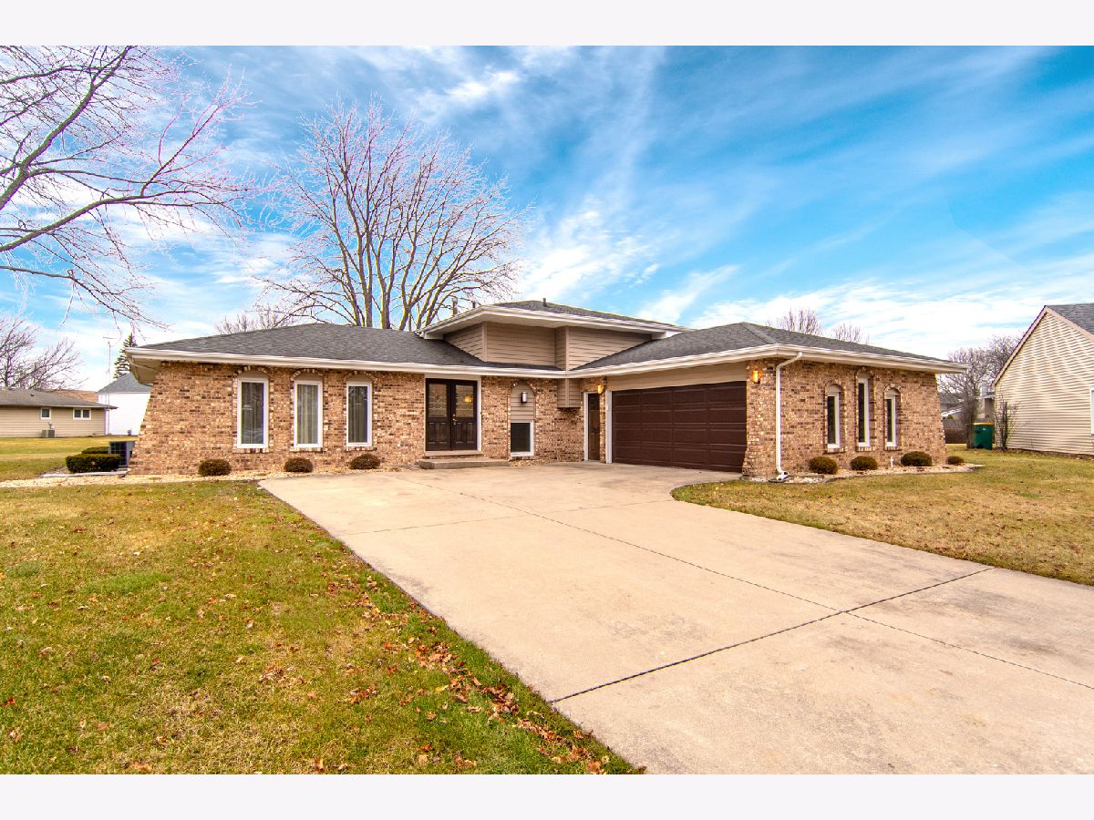Homes Sold Country West Shorewood Illinois, 412 Colony