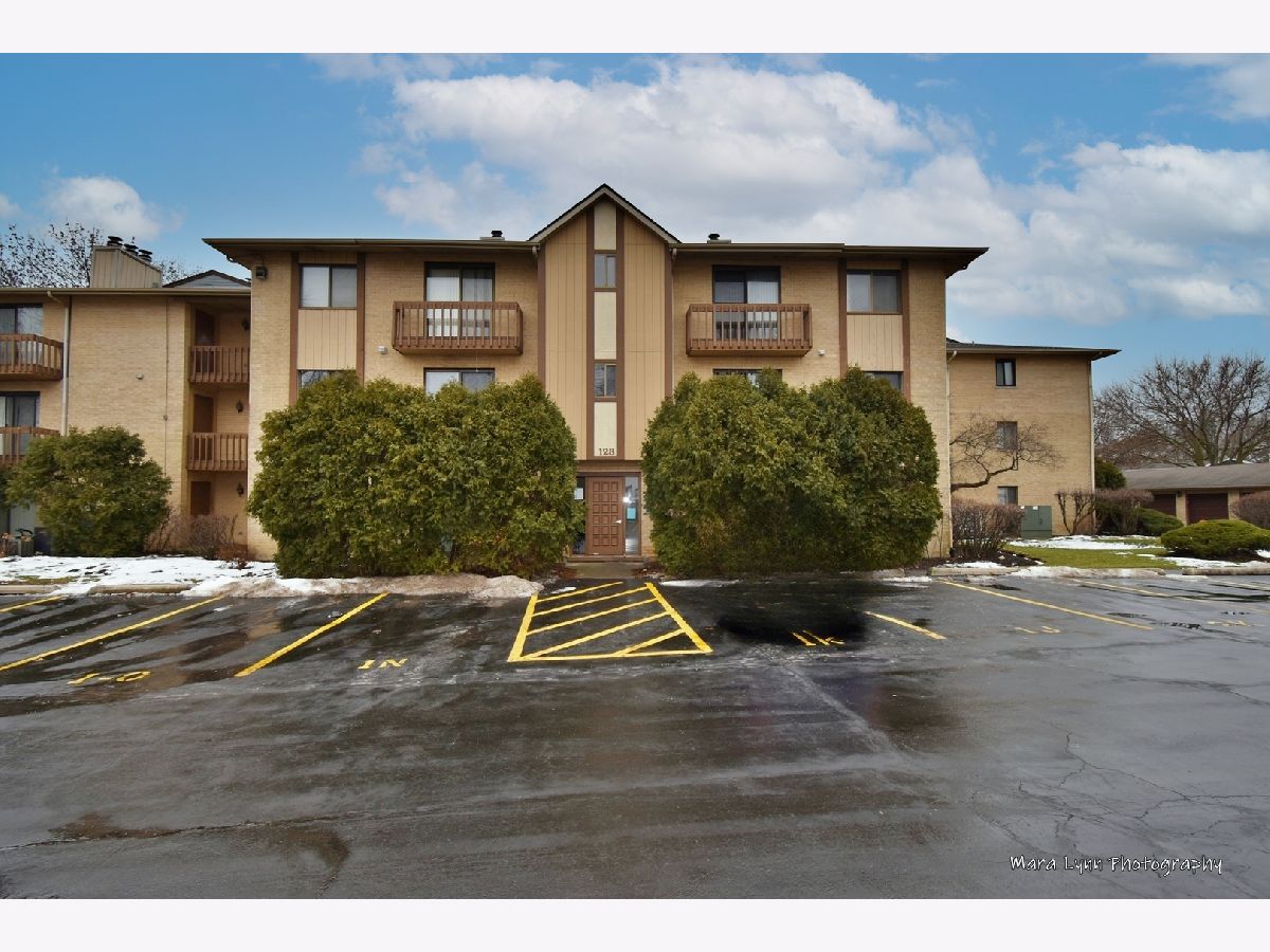 Condominiums Sold Pembrooke Courts Naperville Illinois, 123 Olesen
