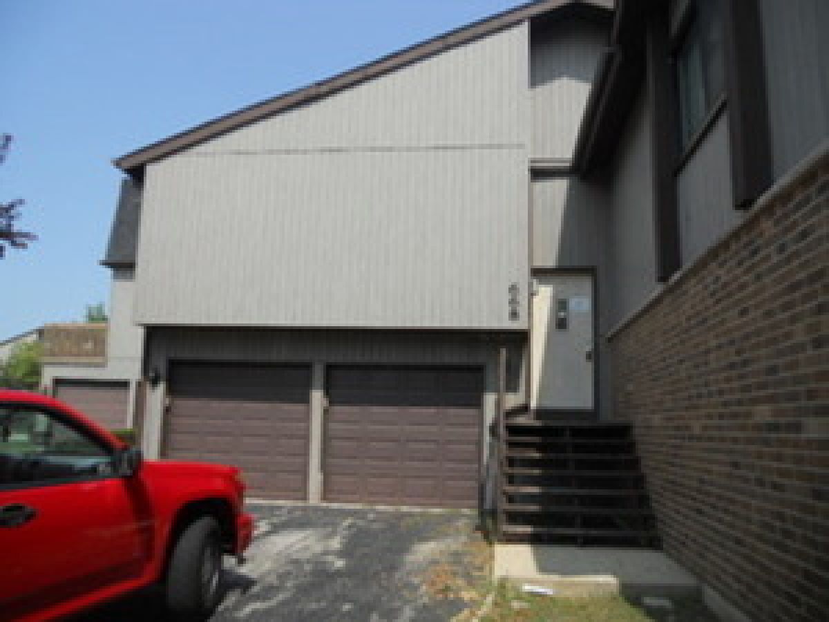 Townhomes & Condos & Homes Rented Ventura 21 Roselle Illinois, 668 High Ridge