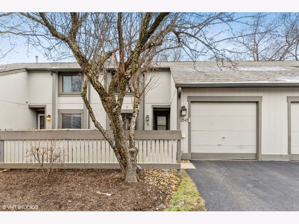 Townhomes & Condos & Homes Rented Meadow Edge Rolling Meadows Illinois, 2547 Yarrow