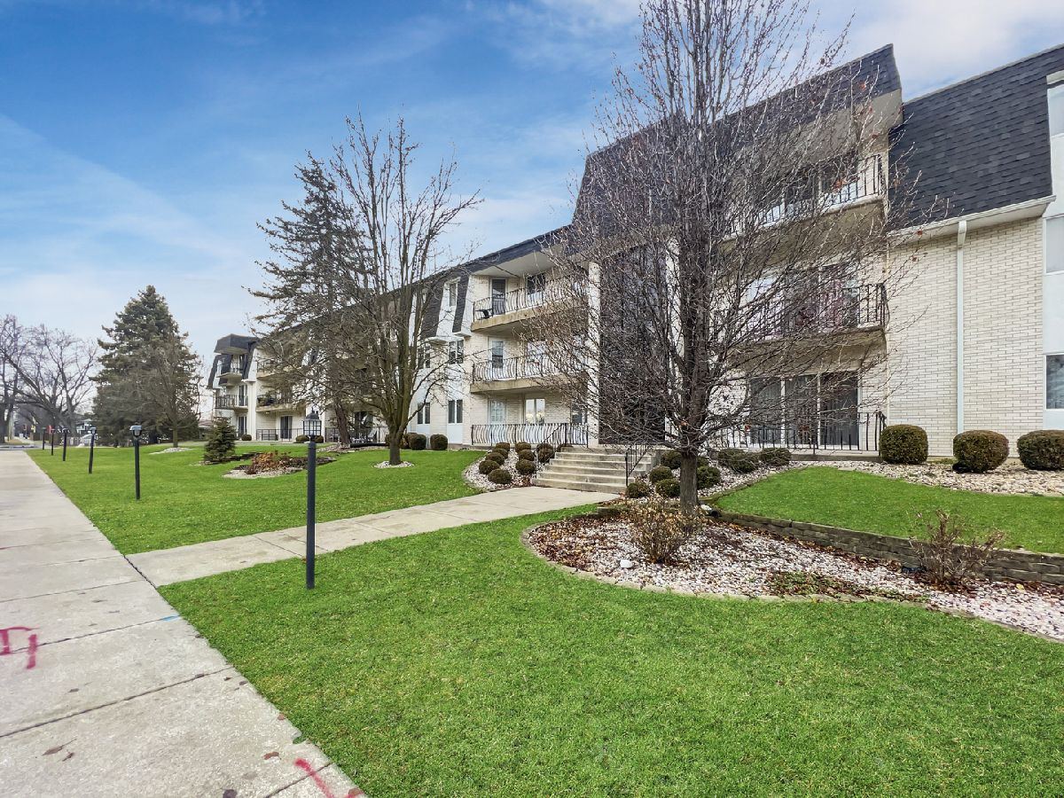 Condominiums Sold Pinewood Terrace Lansing Illinois, 2440 186th