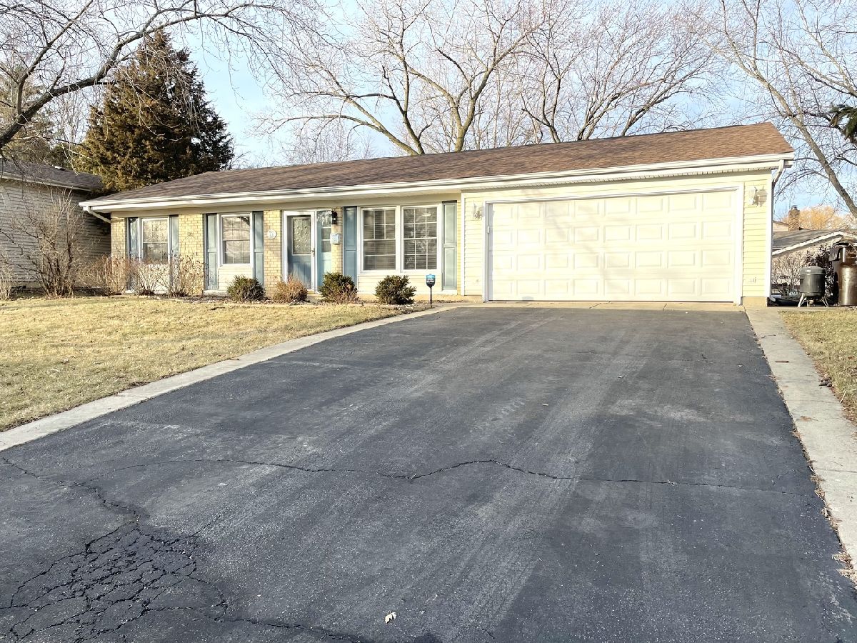Homes Rented Old Mill Grove Lake Zurich Illinois, 411 Hobble Bush