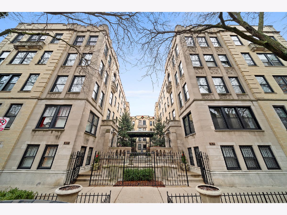 Condos & Townhomes Sold Pine Grove Court Chicago Illinois, 604 Addison