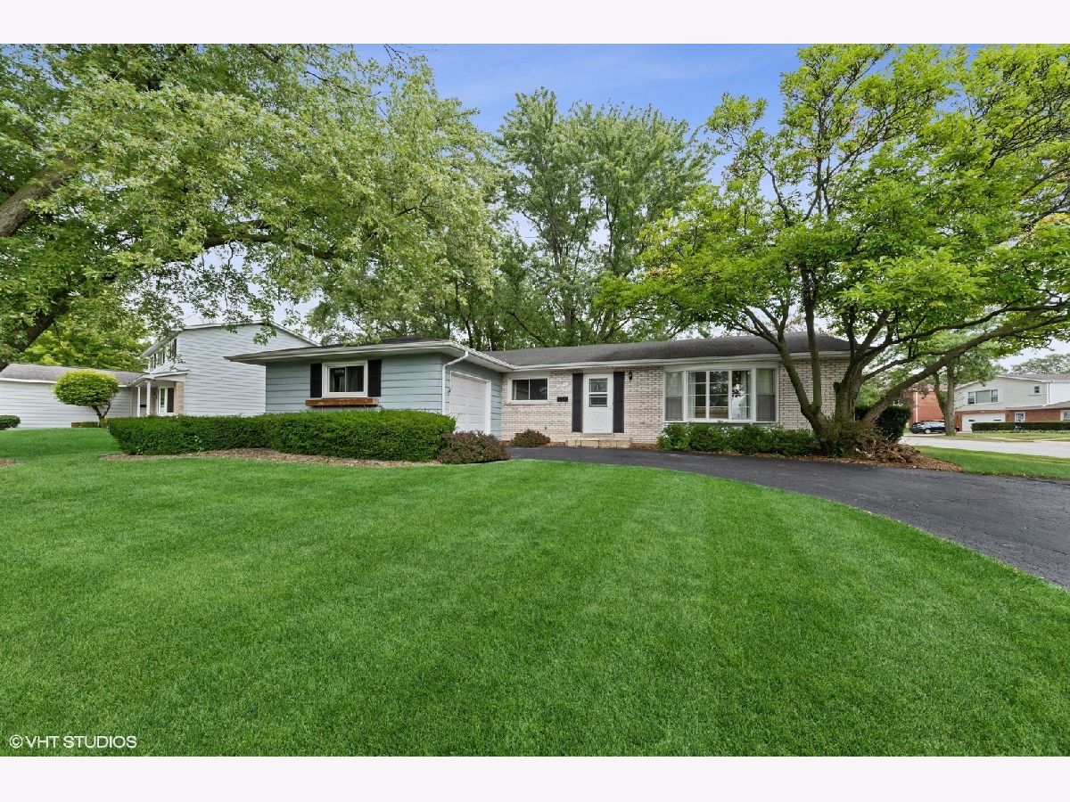 Homes & Condos & Townhomes Rented Ivy Hill Arlington Heights Illinois, 205 Knob Hill