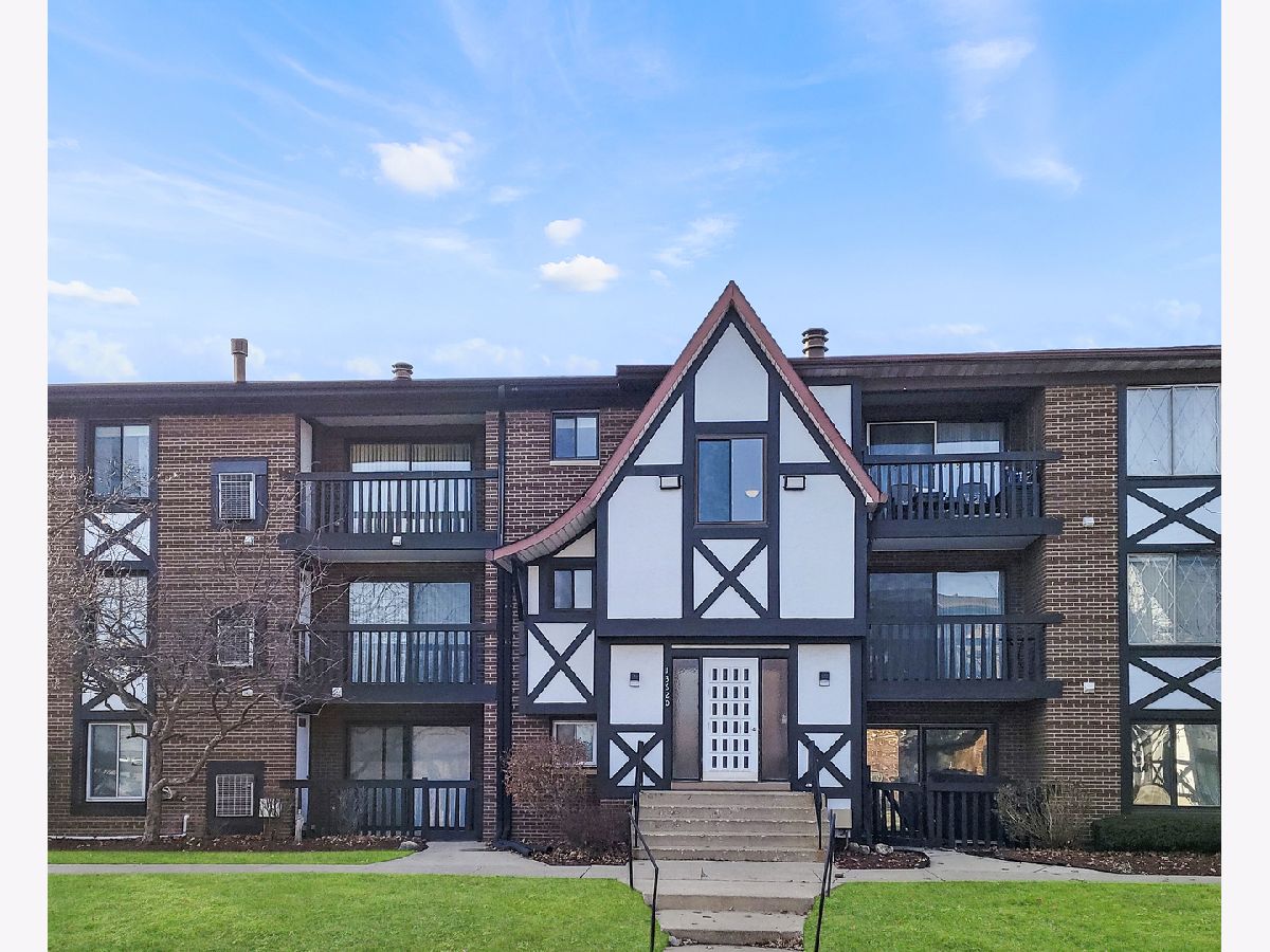 Condominiums Rented Regal Chateau Crestwood Illinois, 13620 Lamon