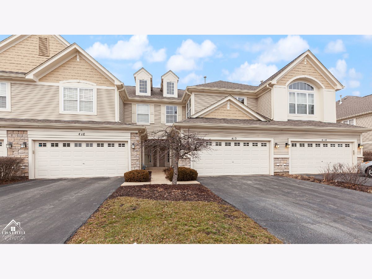 Townhomes Sold Woodland Lakes Aurora Illinois, 412 Vaughn