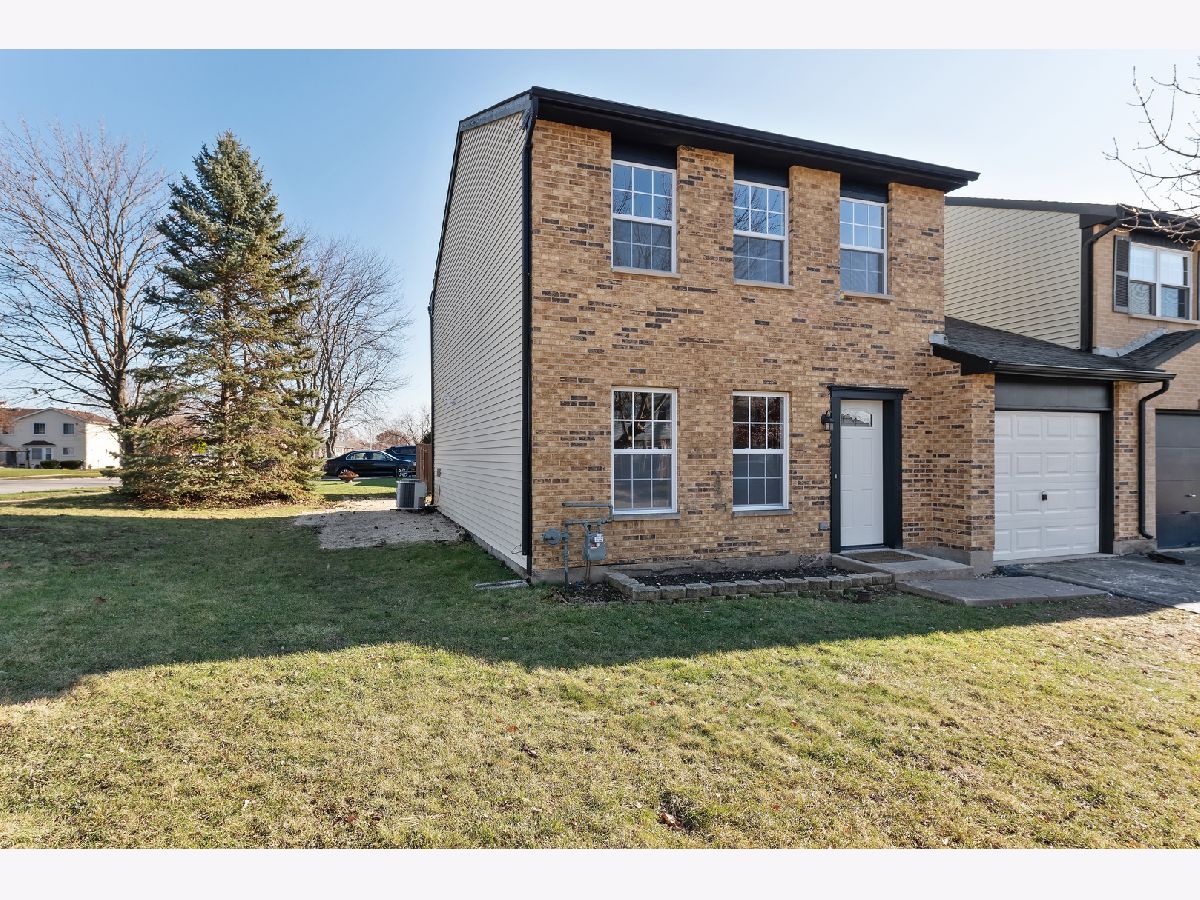 Townhomes & Homes Rented Spring Valley Carol Stream Illinois, 1489 Walnut