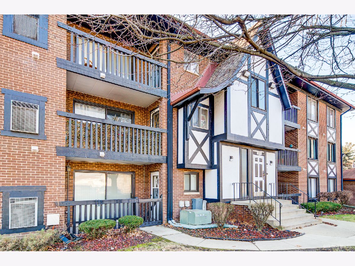 Condominiums Sold Regal Chateau Crestwood Illinois, 13615 Royal