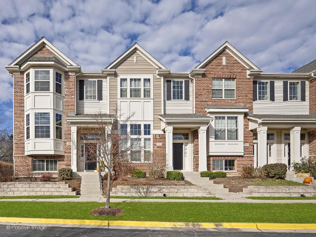 Townhomes Sold Shelburne Crossing Winfield Illinois, 0N051 Creekside