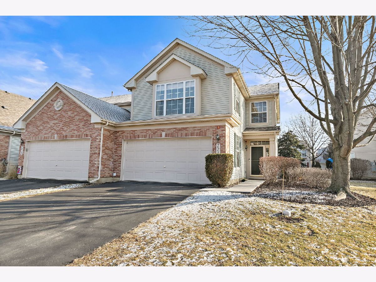 Townhomes Sold Stuarts Crossing St Charles Illinois, 728 Stuarts