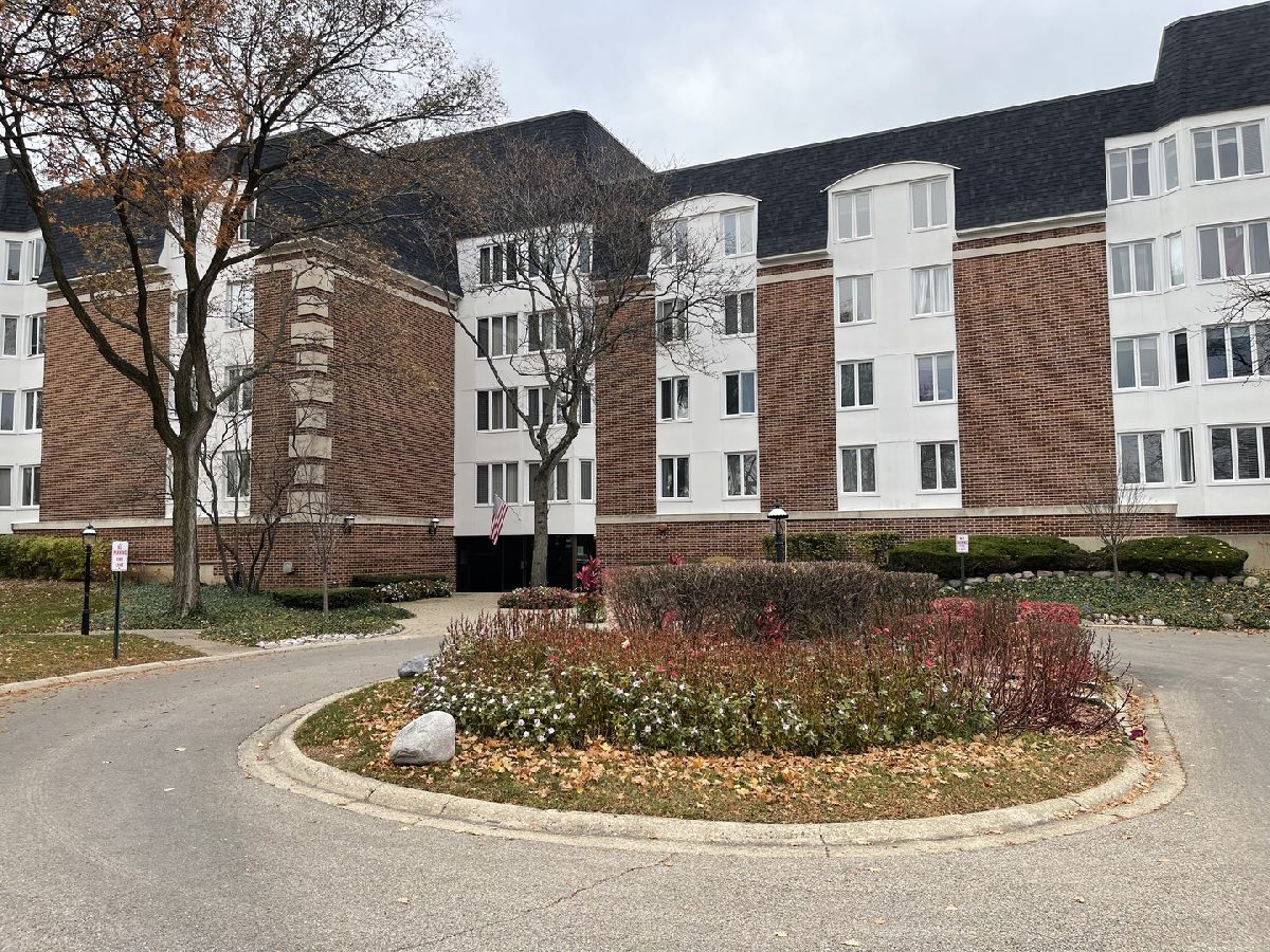 Cambridge On The Lake Buffalo Grove IL, Condominiums For Sale & For