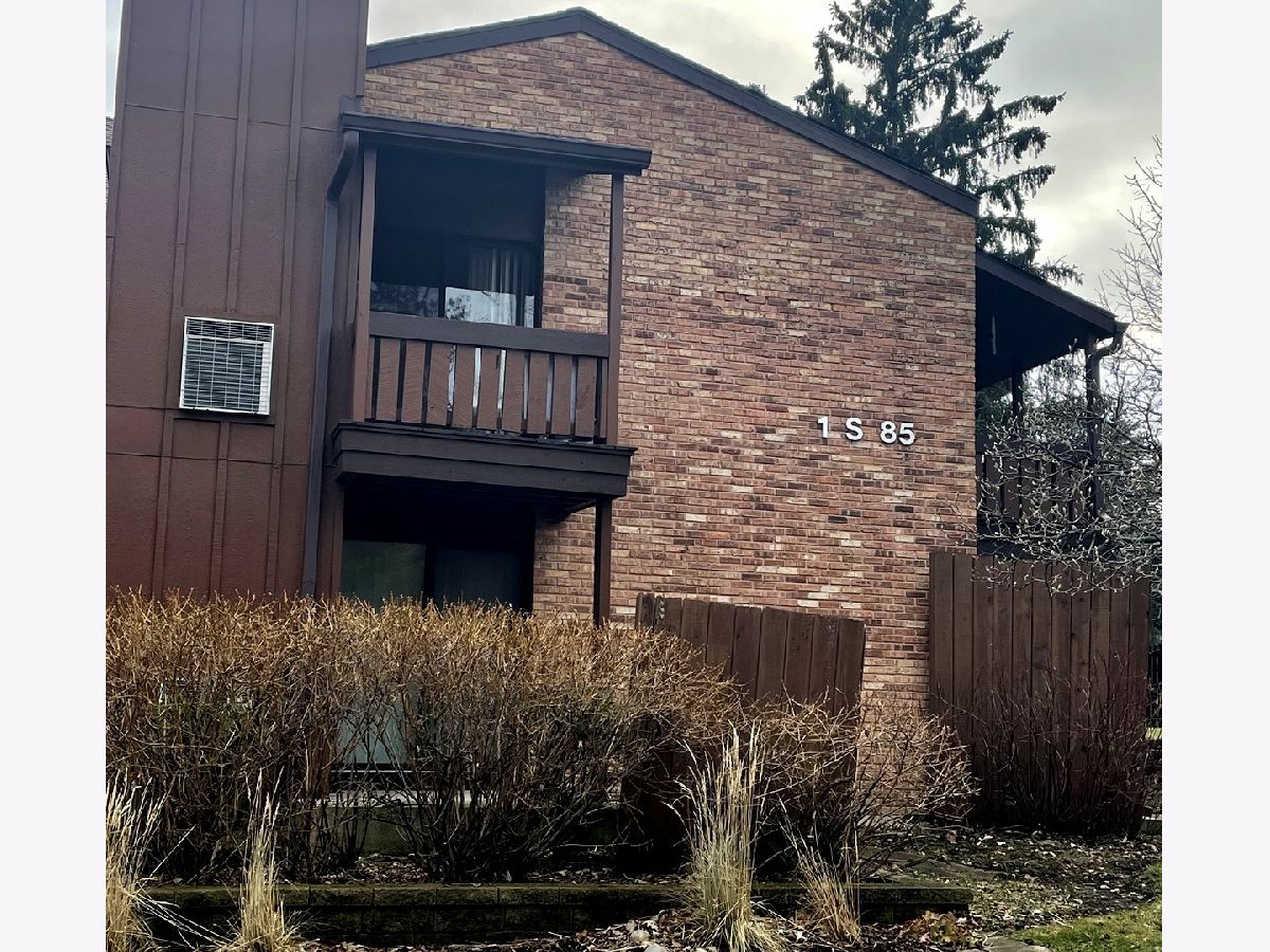 Condominiums Sold Arbor 40 Oakbrook Terrace Illinois, 1S085 Spring