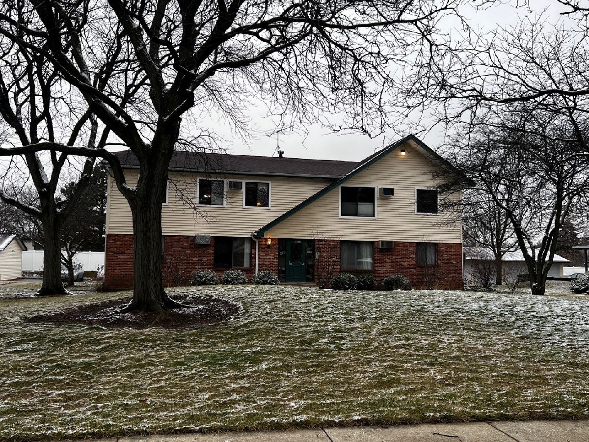 Condominiums Sold Oak Hills Woodridge Illinois, 8308 Oak Leaf