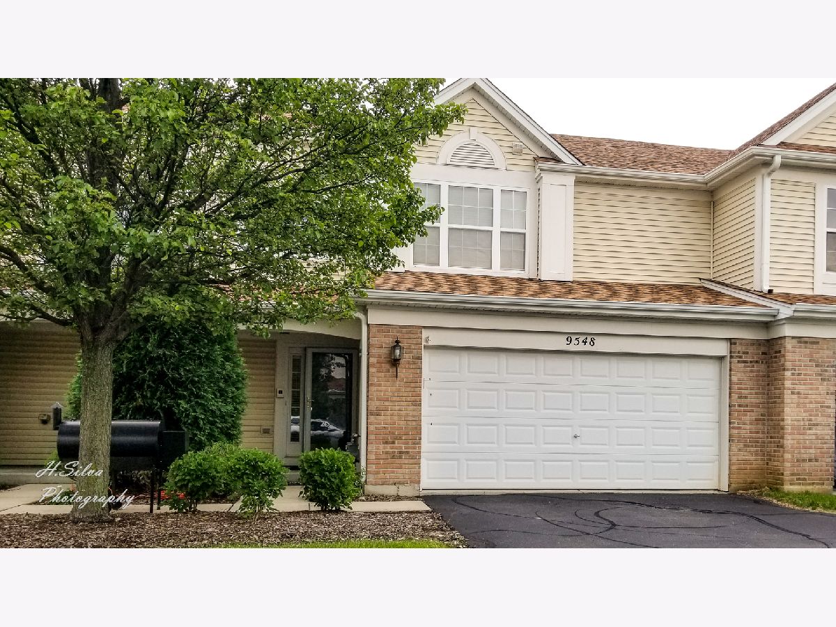 Homes & Townhomes & Condos Rented Covington Lakes Huntley Illinois, 9548 Rainsford
