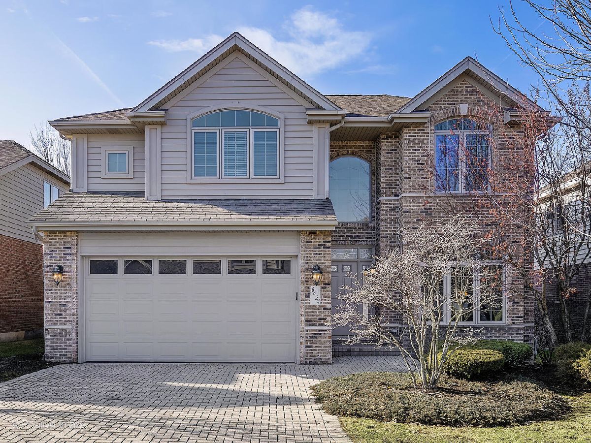Homes Sold Breton Lakes Willowbrook Illinois, 6424 Emerald