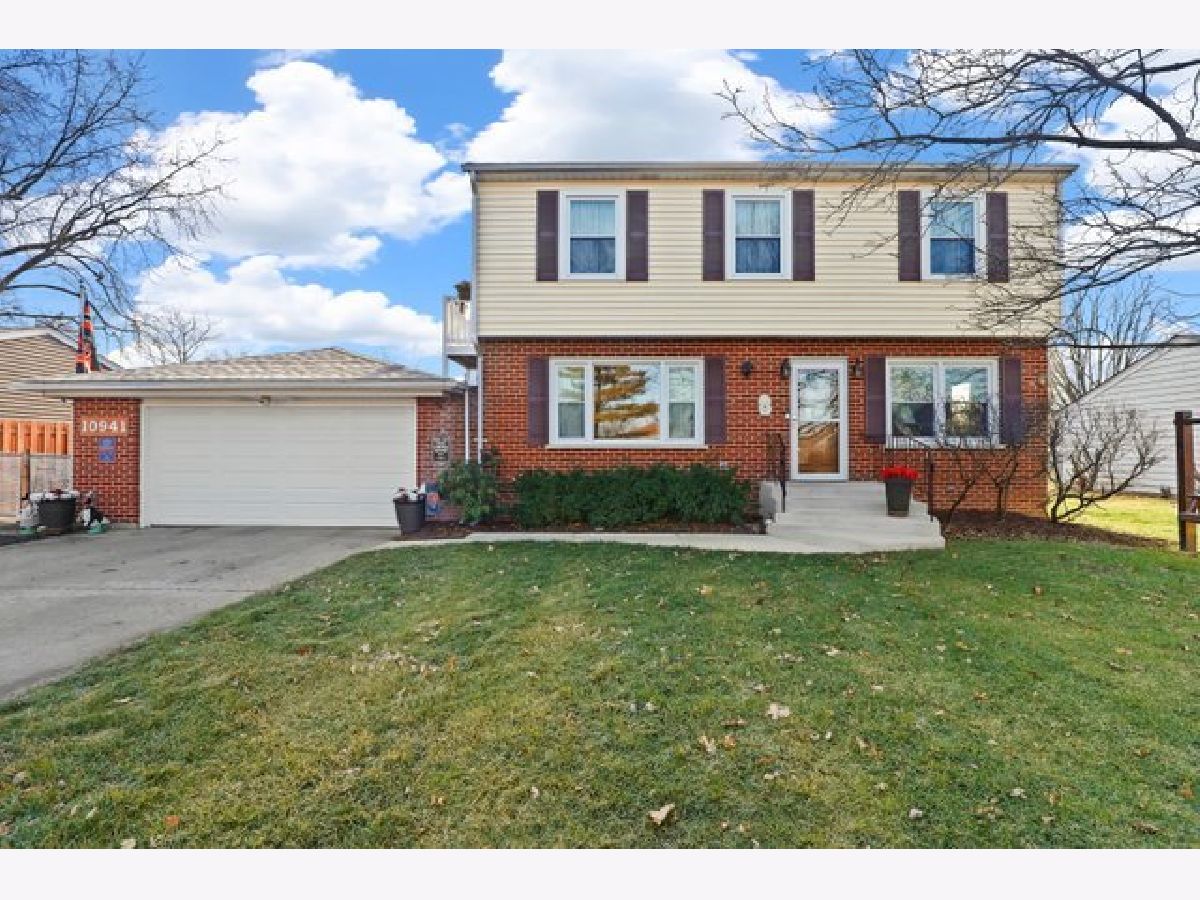 Homes Sold Liberty Grove Willow Springs Illinois, 10941 Liberty Grove