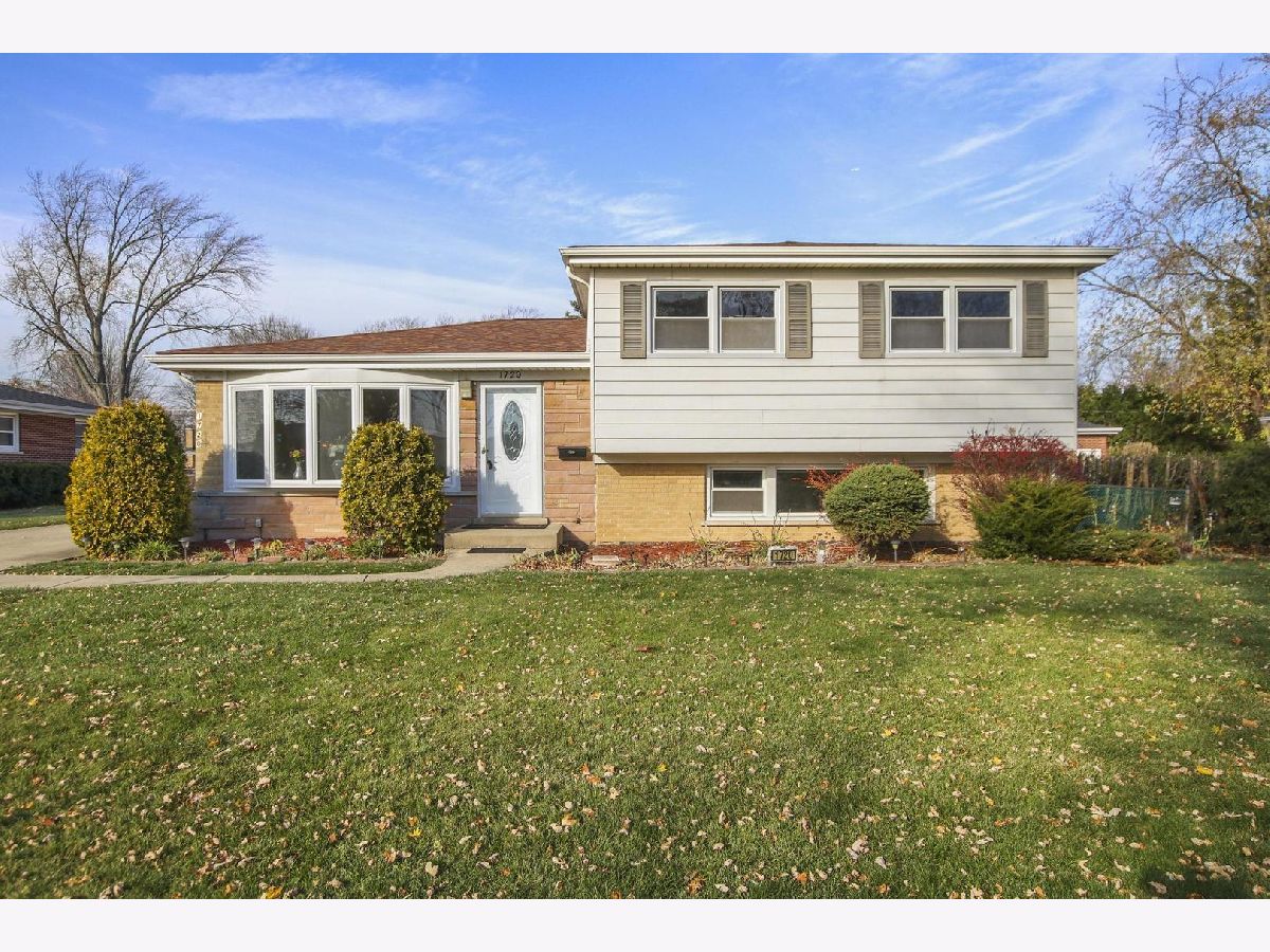 Homes Sold Colonial Heights Mount Prospect Illinois, 1720 Myrtle