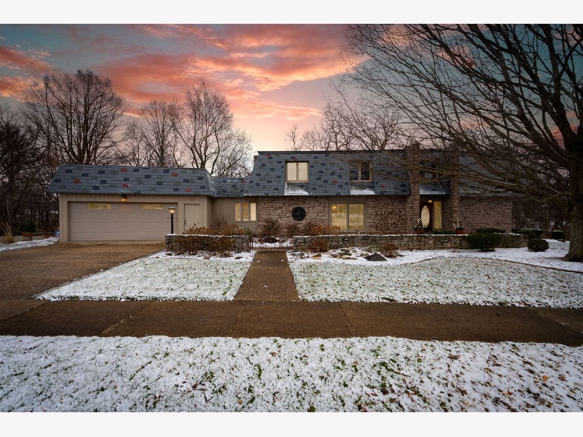Homes & Condos & Townhomes Sold Fleetwood Bloomington Illinois, 219 Parkview
