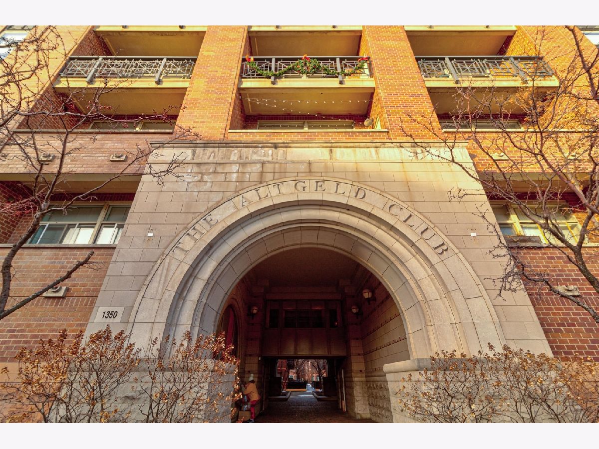 Townhomes & Condos & Homes Sold Altgeld Club Chicago Illinois, 1350 Fullerton