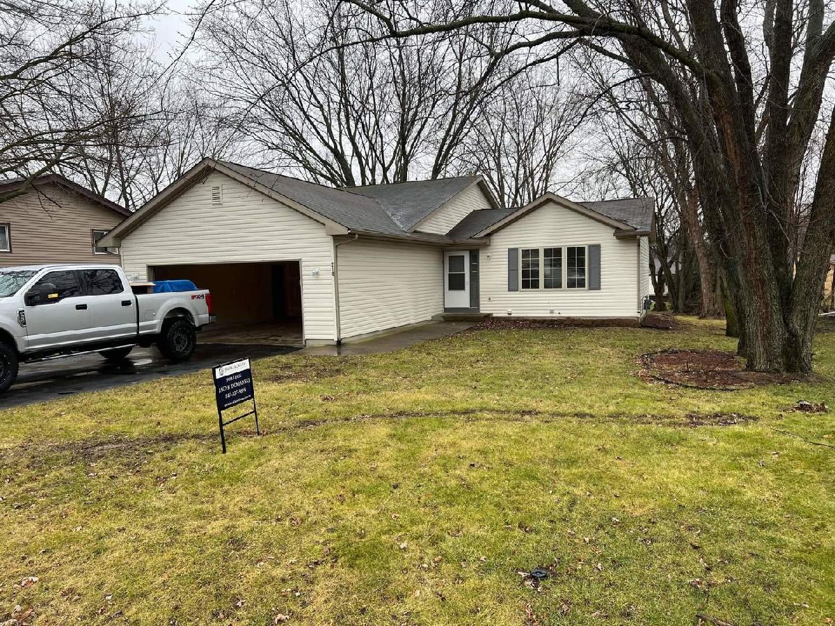 Rented Poplar Grove Illinois, 210 Briar Cliff