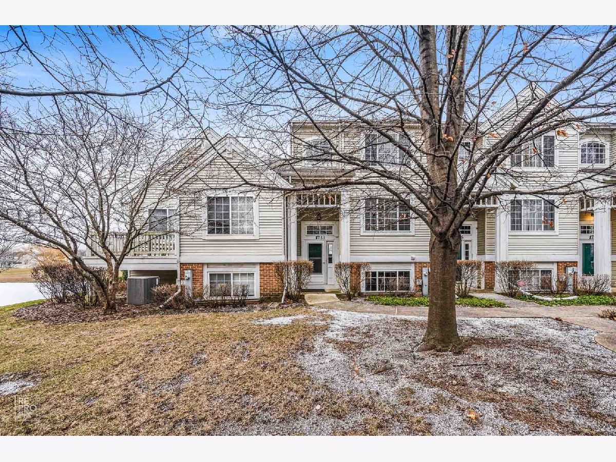 Townhomes & Condos & Homes Rented Polo Club Glendale Heights Illinois, 1733 Avalon