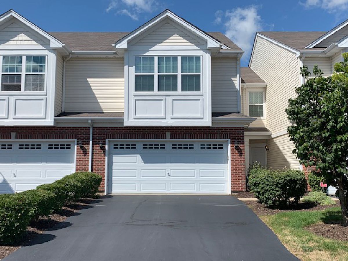 Townhomes & Condos Rented Creekside Romeoville Illinois, 240 Oak Creek