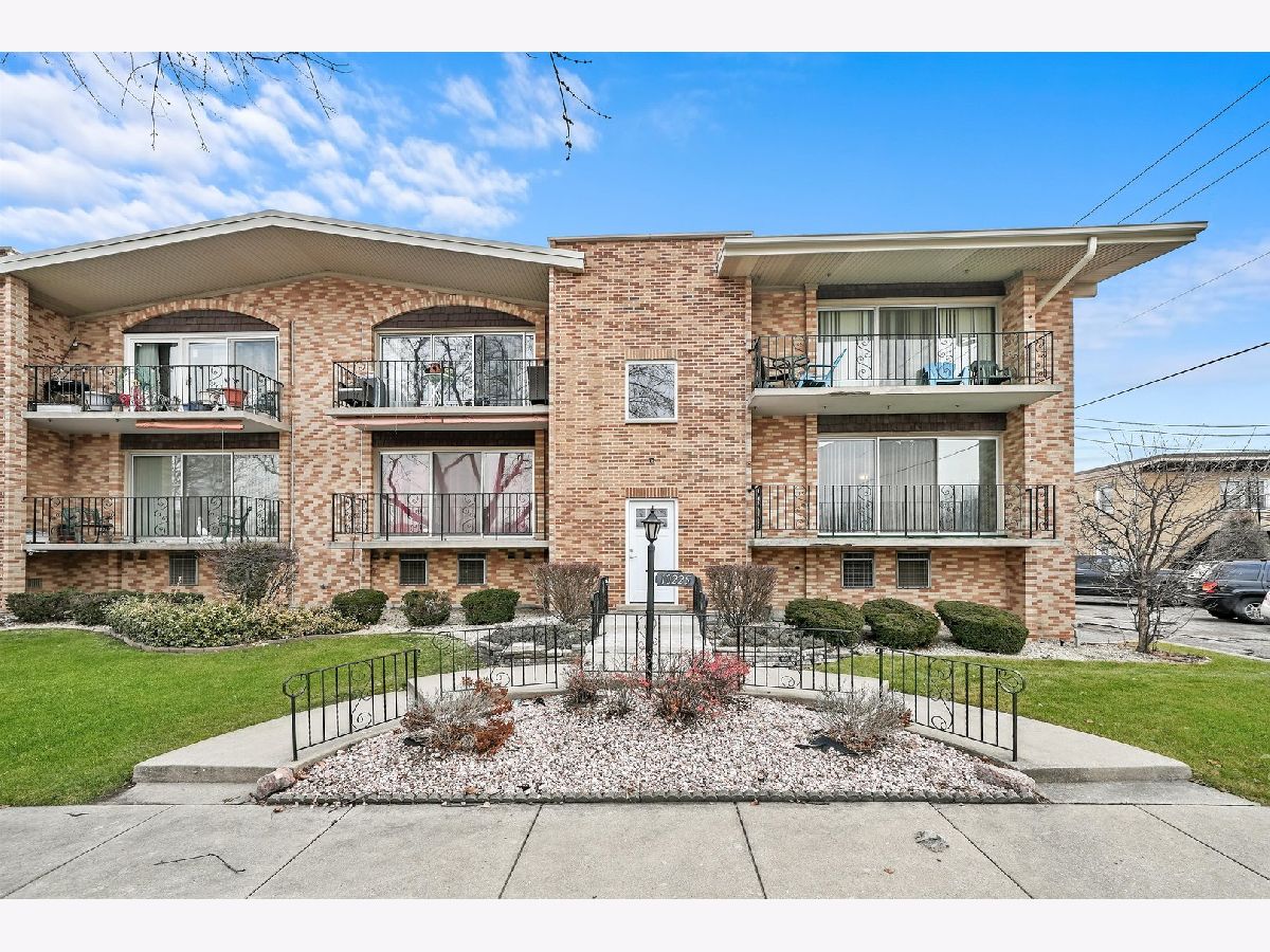 Condominiums & Homes Sold Wildwood Estates Oak Lawn Illinois, 10225 Komensky