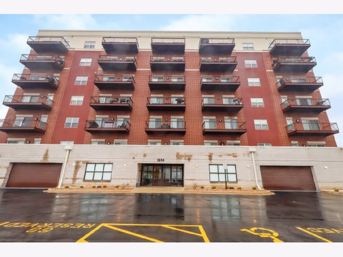 Condominiums Sold Thatcher Woods Melrose Park Illinois, 1650 Riverwoods