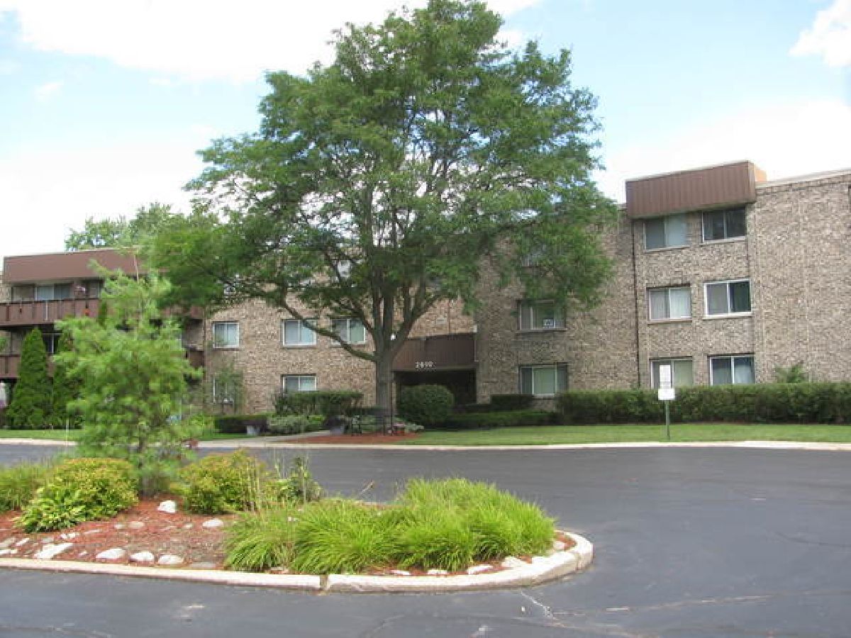 Condominiums Rented Brookwood Rolling Meadows Illinois, 2650 Brookwood Way