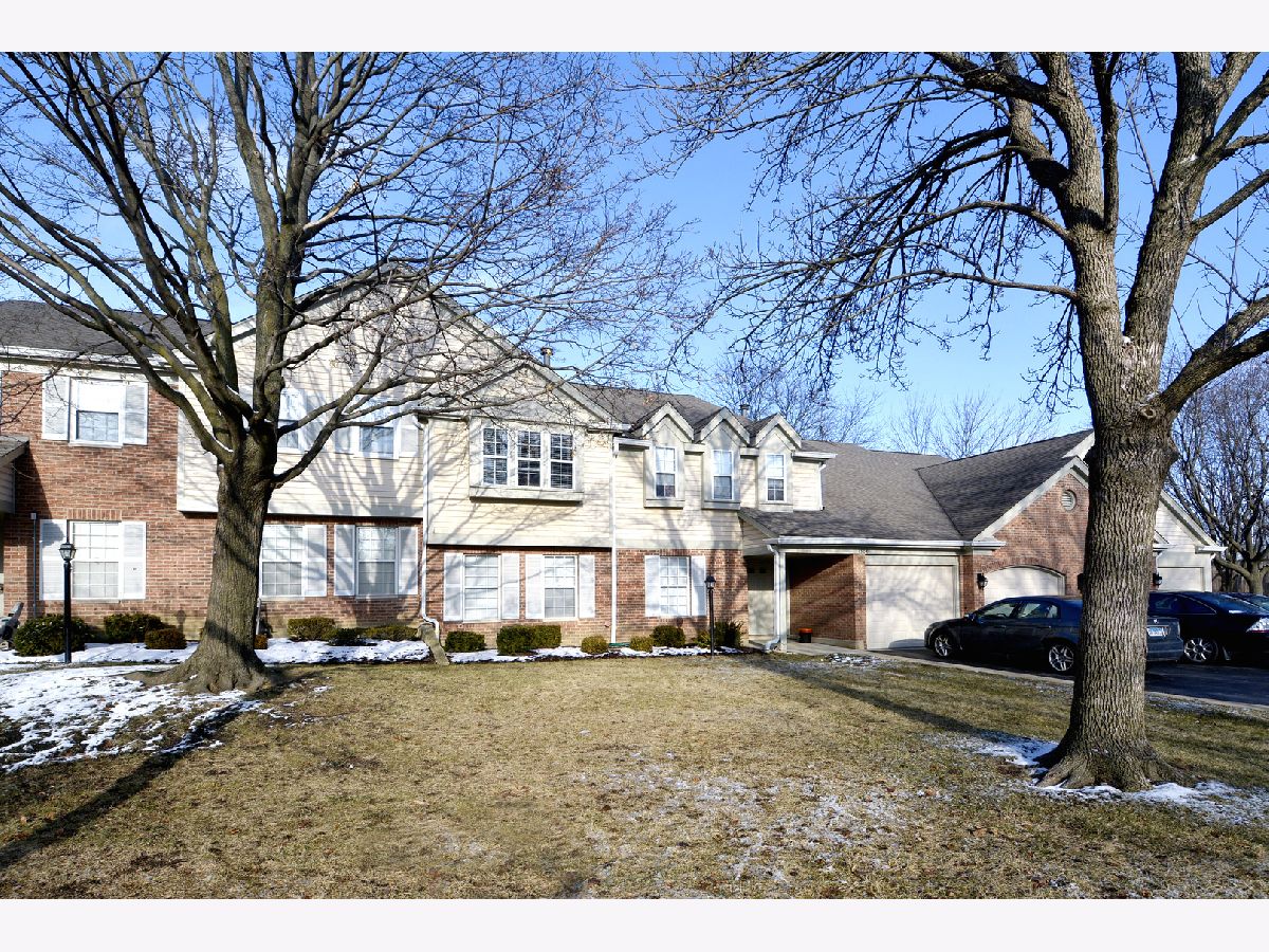 Condominiums Sold Willow Pond Schaumburg Illinois, 1306 Pennwood