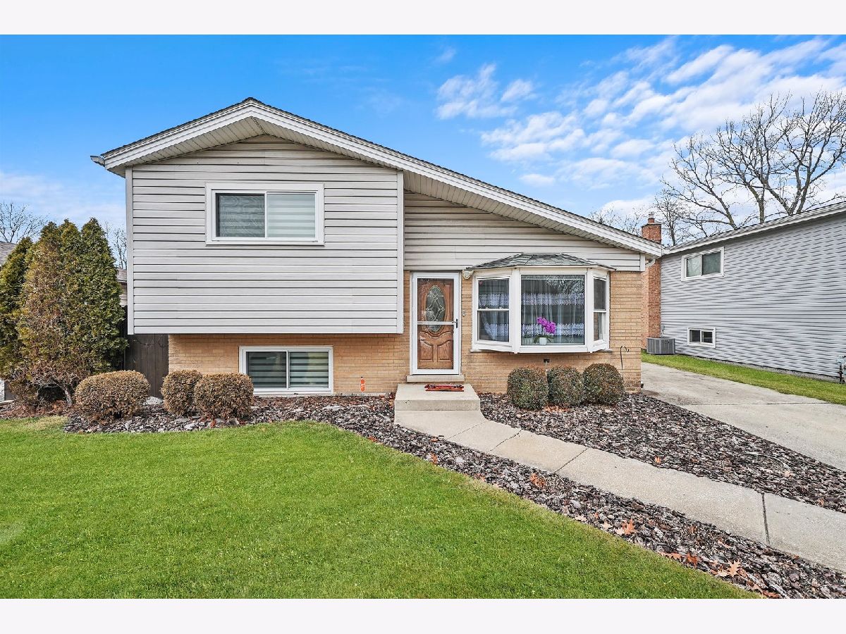 Homes Sold Elmhurst Gardens Addison Illinois, 916 Gladys