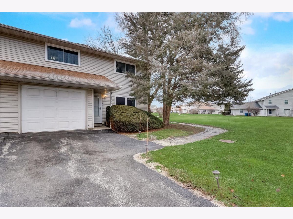 Townhomes & Condos & Homes Sold The Village Crest Hill Illinois, 2209 Orchid